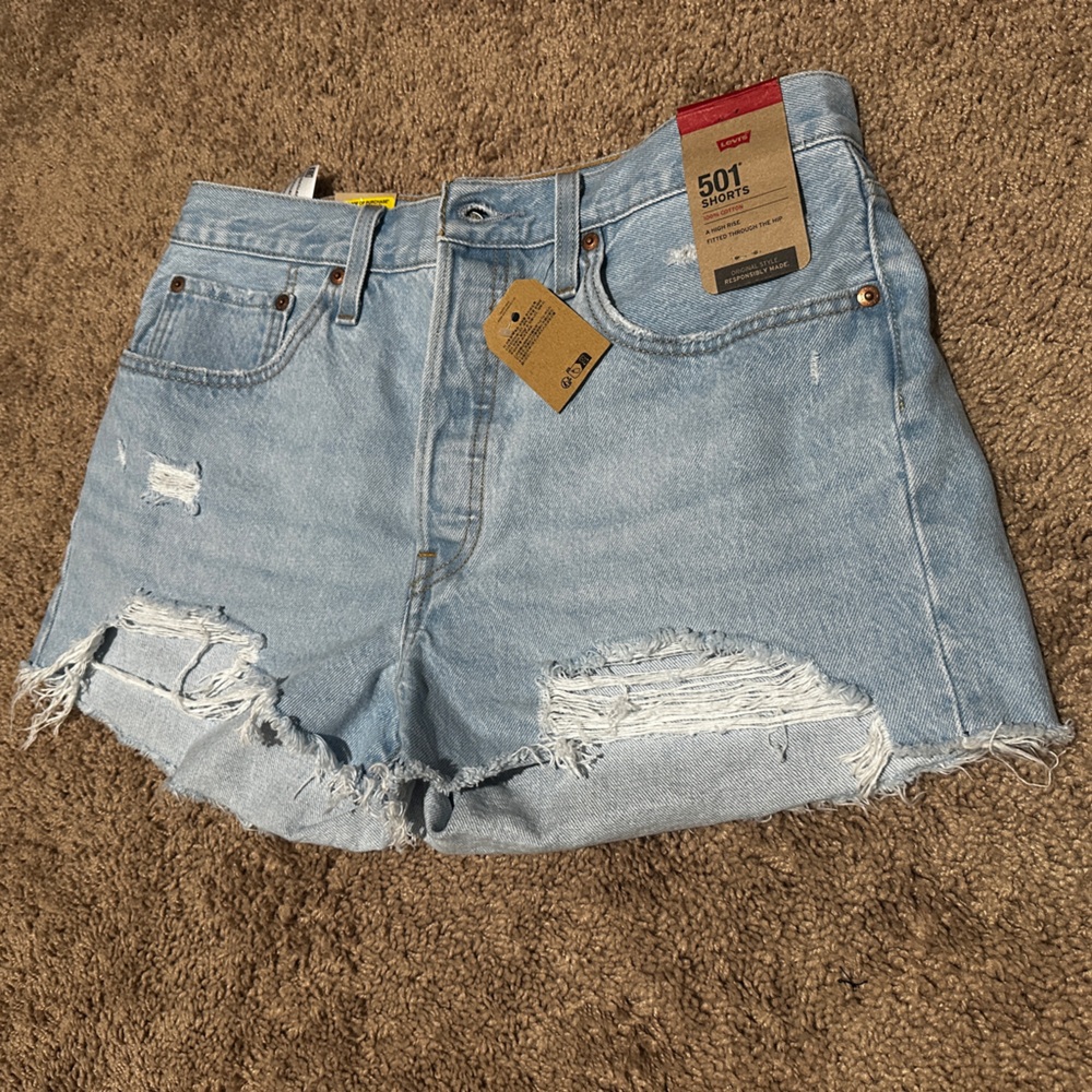 Levi’s 501 Light Wash Distressed Shorts Women’s Sz 31